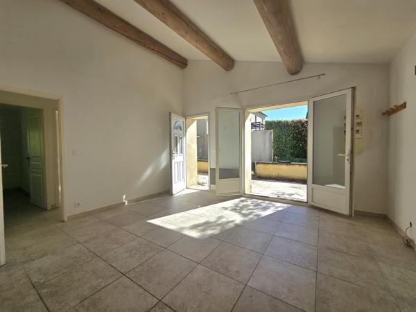 L'Isle-sur-la-Sorgue (84800) Rare: Mazet provençal du 19ème siècle de 49 m² + terrasse 27 m² – Quartier Saint-Antoine
