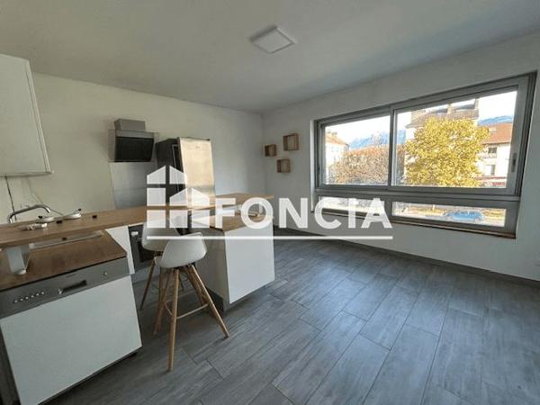 Location Appartement 2 pièces 44.8 m² - 26 COURS DE LA LIBERATION Grenoble 38100