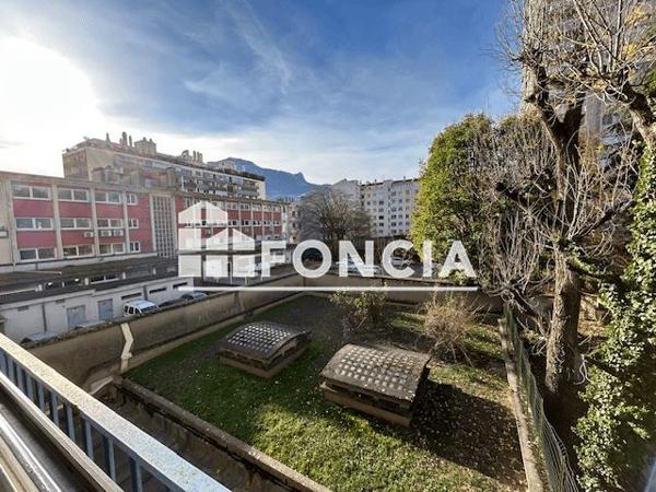 Location Appartement 2 pièces 44.8 m² - 26 COURS DE LA LIBERATION Grenoble 38100