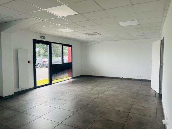 Location bureaux neufs 120m2 à Donges avec étage et accès périphérique
