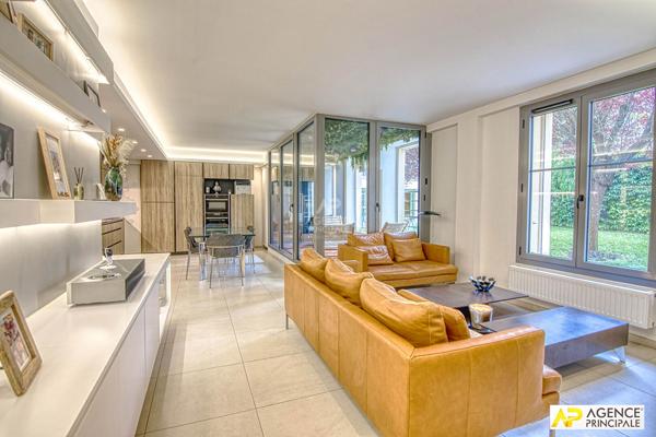 Versailles Montreuil Appartement 4 pièces 87.82 m² carrez + loggia de 6.47 m² et double box 740 000 € **  - Référence  28106