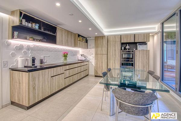 Versailles Montreuil Appartement 4 pièces 87.82 m² carrez + loggia de 6.47 m² et double box 740 000 € **  - Référence  28106