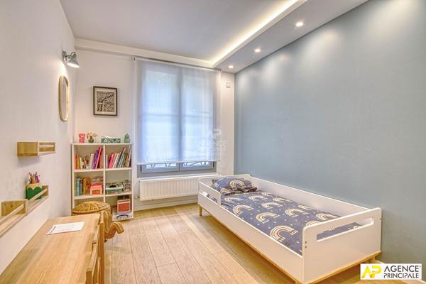 Versailles Montreuil Appartement 4 pièces 87.82 m² carrez + loggia de 6.47 m² et double box 740 000 € **  - Référence  28106