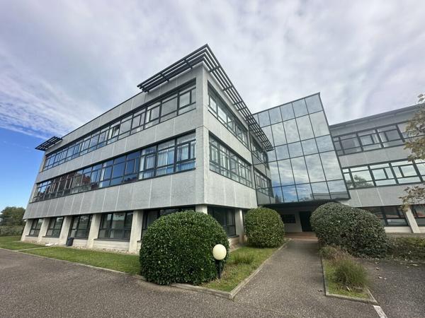 BUREAUX à LOUER de 202.97 m²