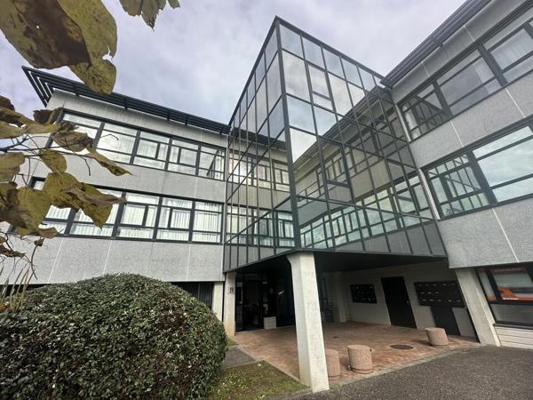 BUREAUX à LOUER de 202.97 m²