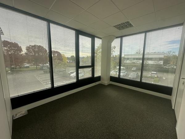 BUREAUX à LOUER de 202.97 m²