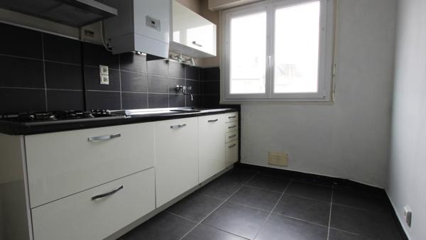 UN GRAND T2 PROCHE DU CHEMIN DE HALAGE & DU CENTRE-VILLE. -