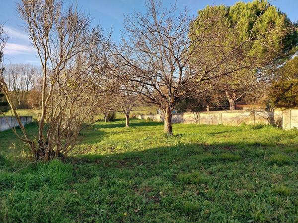 Terrain à PONS, 17800 - 699m²