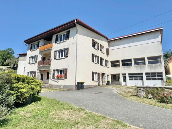 Proche Valdahon Immeuble avec 3 appartements et atelier-hangar