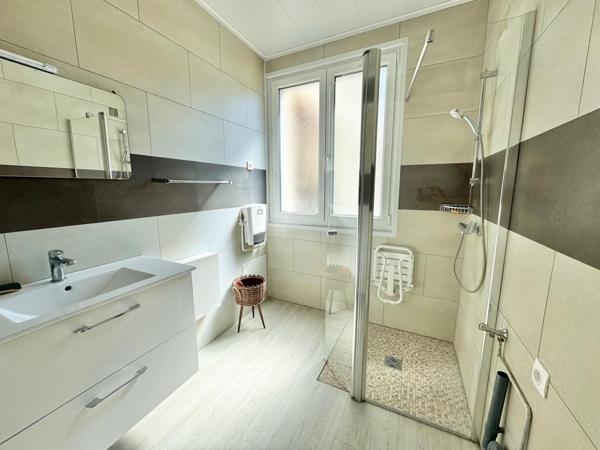 Proche Valdahon Immeuble avec 3 appartements et atelier-hangar