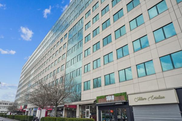 Bureaux à louer à Asnières sur Seine parking visiteurs et accès rapide aux axes