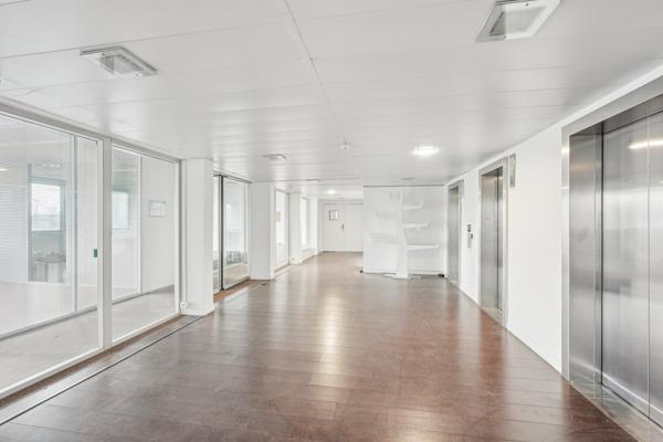 Bureaux à louer à Asnières sur Seine parking visiteurs et accès rapide aux axes