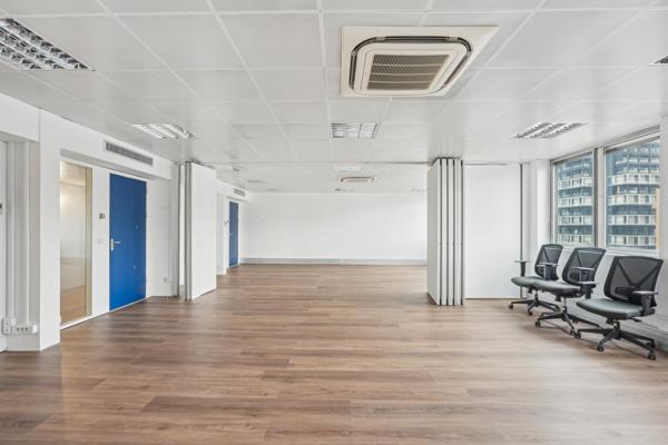 Bureaux à louer à Asnières sur Seine parking visiteurs et accès rapide aux axes