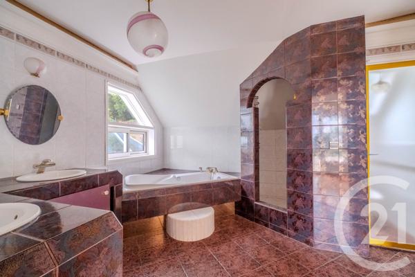 Maison à vendre  15 pièces - 478,41 m2 ST DENIS - 974