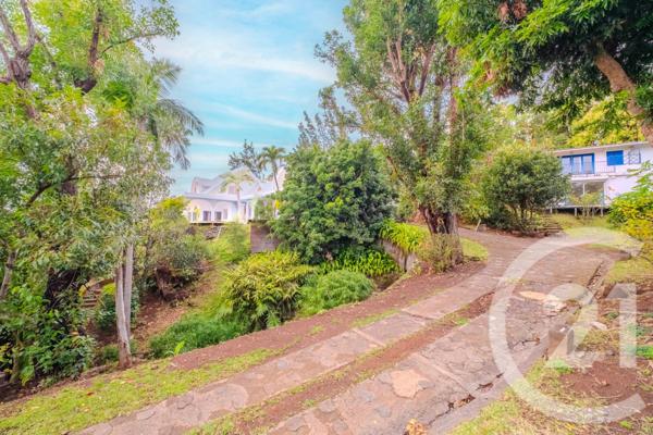 Maison à vendre  15 pièces - 478,41 m2 ST DENIS - 974