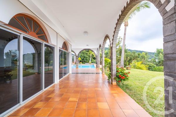 Maison à vendre  15 pièces - 478,41 m2 ST DENIS - 974