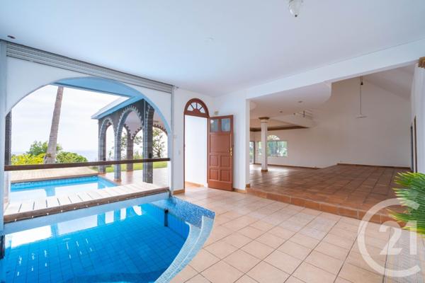 Maison à vendre  15 pièces - 478,41 m2 ST DENIS - 974