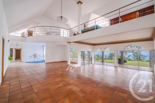 Maison à vendre  15 pièces - 478,41 m2 ST DENIS - 974