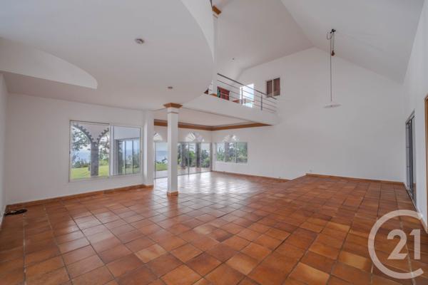 Maison à vendre  15 pièces - 478,41 m2 ST DENIS - 974