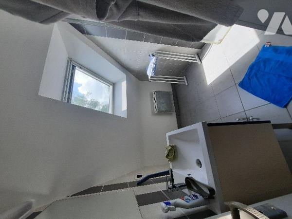 Un ensemble immobilier comprenant 3 maisons  VAL D'ANAST (35),