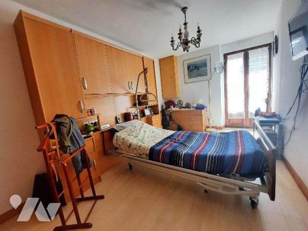 Un ensemble immobilier comprenant 3 maisons  VAL D'ANAST (35),