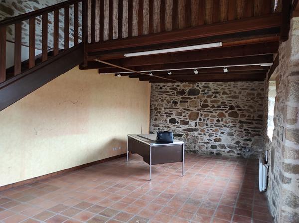 A LOUER - Centre bourg de Solignac, plateau de bureaux