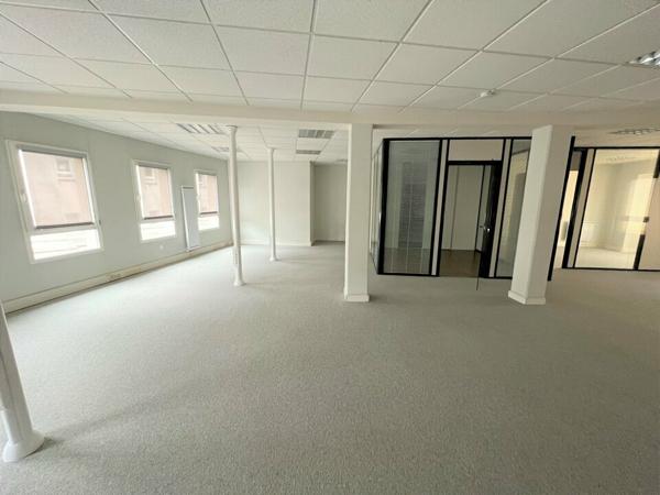TOURS HYPER CENTRE JEAN JAURES BUREAUX A LOUER 137 M² 3 PARKINGS