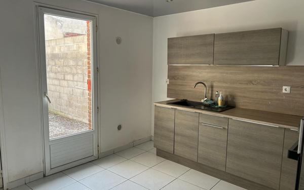 Maison à louer    2 pièces •  Chauny