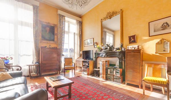 A VENDRE NANTES PLACE FOCH VASTE APPARTEMENT FAMILIAL DE CARACTERE