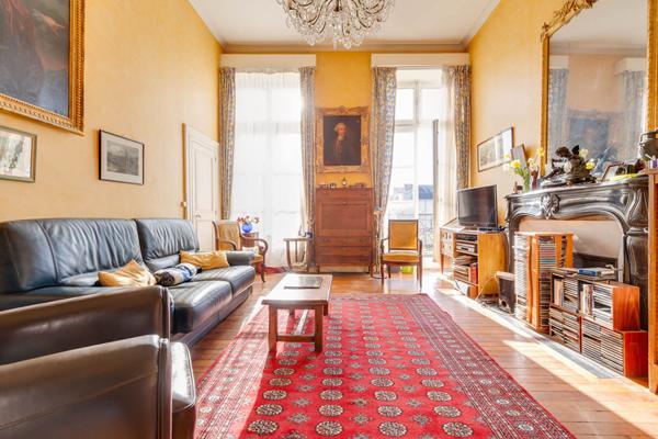 A VENDRE NANTES PLACE FOCH VASTE APPARTEMENT FAMILIAL DE CARACTERE