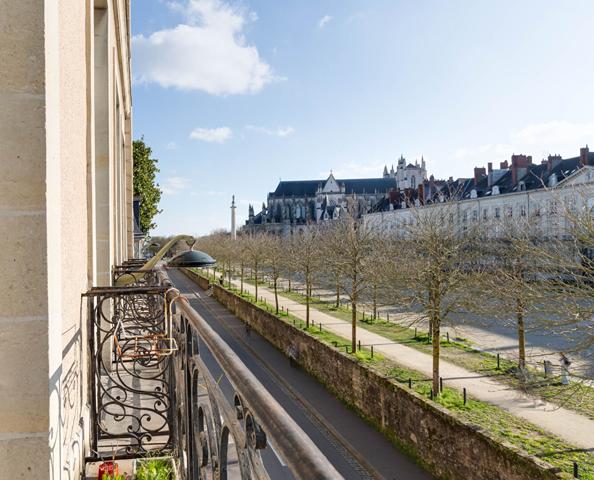 A VENDRE NANTES PLACE FOCH VASTE APPARTEMENT FAMILIAL DE CARACTERE