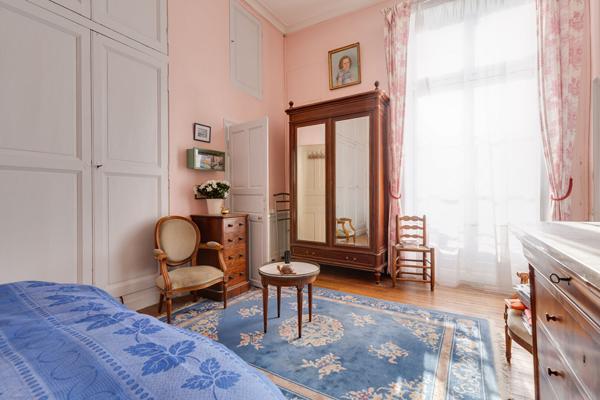 A VENDRE NANTES PLACE FOCH VASTE APPARTEMENT FAMILIAL DE CARACTERE