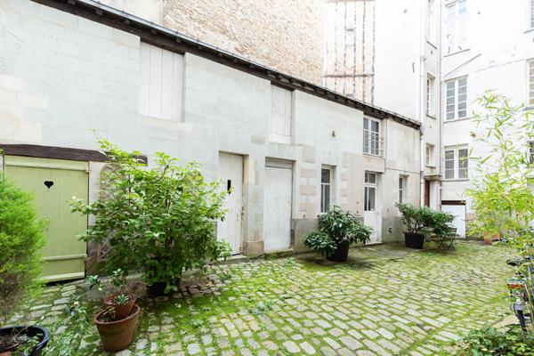 A VENDRE NANTES PLACE FOCH VASTE APPARTEMENT FAMILIAL DE CARACTERE