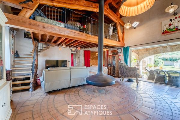 Maison atypique avec jardin paysager et architecture singulière