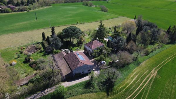 Castelsagrat (82400) CASTELSAGRAT Maison avec 5 chambres, gite, dependants, 3 hectares et piscine