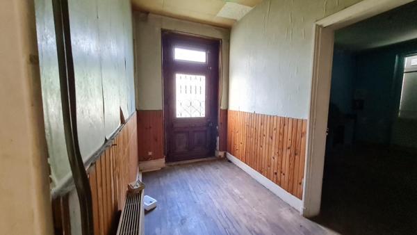 Mussidan centre ville  deux maisons, une grange  et dépendances parcelle de 1328 m²