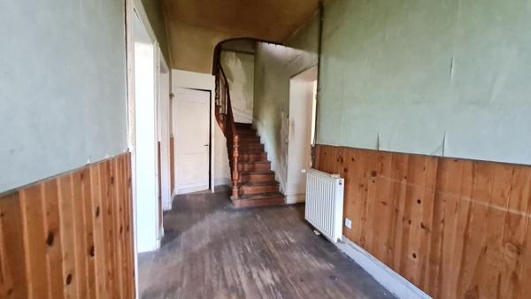 Mussidan centre ville  deux maisons, une grange  et dépendances parcelle de 1328 m²