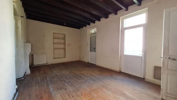 Mussidan centre ville  deux maisons, une grange  et dépendances parcelle de 1328 m²