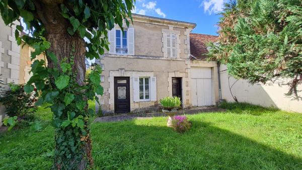 Mussidan centre ville  deux maisons, une grange  et dépendances parcelle de 1328 m²