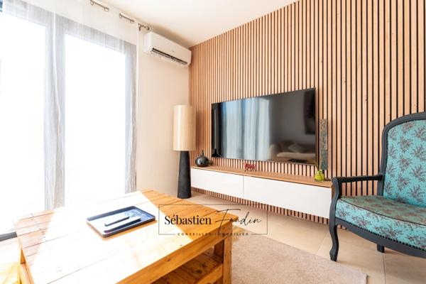 Dpt Var (83), à vendre LE CASTELLET maison P6 de 125 m² - Terrain plat de 469 m² - piscine - vue dégagée - garage