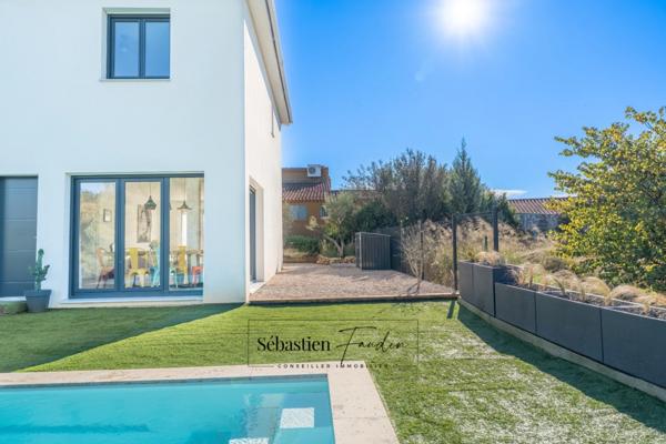 Dpt Var (83), à vendre LE CASTELLET maison P6 de 125 m² - Terrain plat de 469 m² - piscine - vue dégagée - garage