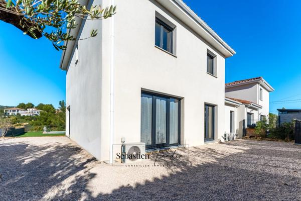 Dpt Var (83), à vendre LE CASTELLET maison P6 de 125 m² - Terrain plat de 469 m² - piscine - vue dégagée - garage
