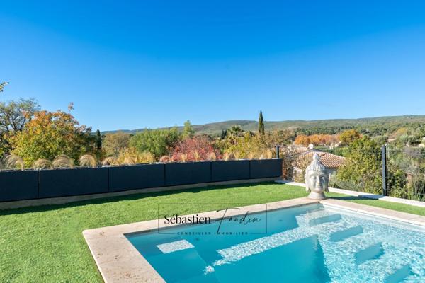 Dpt Var (83), à vendre LE CASTELLET maison P6 de 125 m² - Terrain plat de 469 m² - piscine - vue dégagée - garage