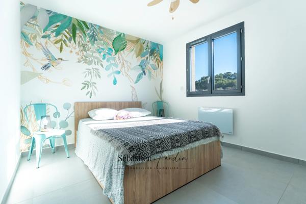 Dpt Var (83), à vendre LE CASTELLET maison P6 de 125 m² - Terrain plat de 469 m² - piscine - vue dégagée - garage