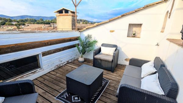 Grande maison de village avec terrasse