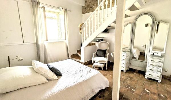 Grande maison de village avec terrasse