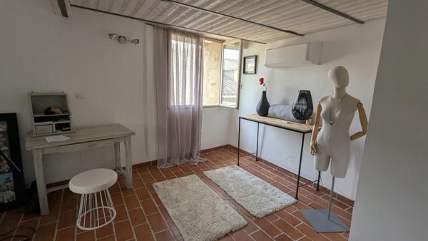 Grande maison de village avec terrasse