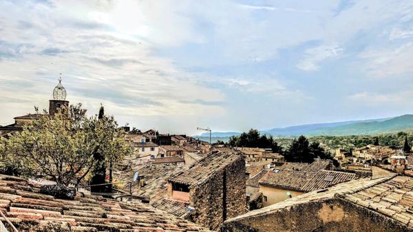 Grande maison de village avec terrasse