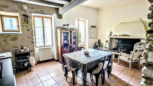 Grande maison de village avec terrasse