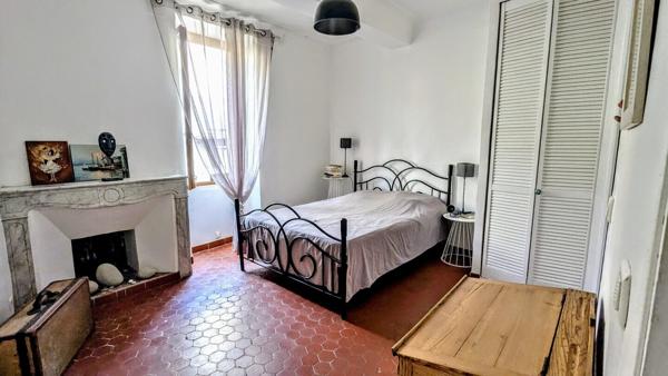 Grande maison de village avec terrasse